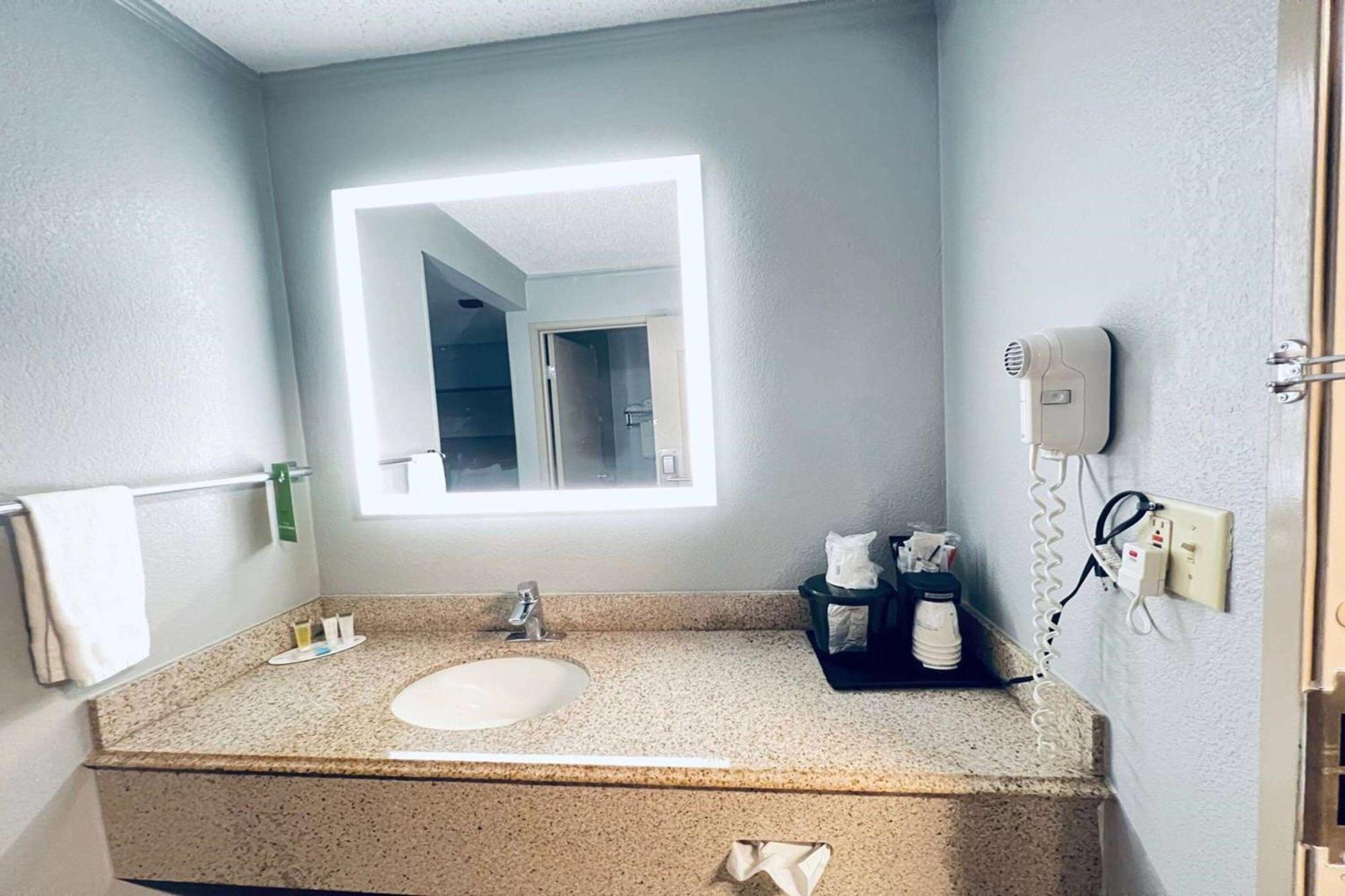 Americinn By Wyndham Glendale Milwaukee Whitefish Bay Extérieur photo