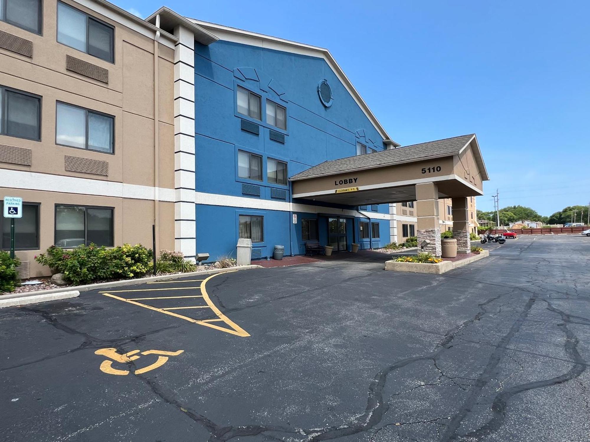 Americinn By Wyndham Glendale Milwaukee Whitefish Bay Extérieur photo