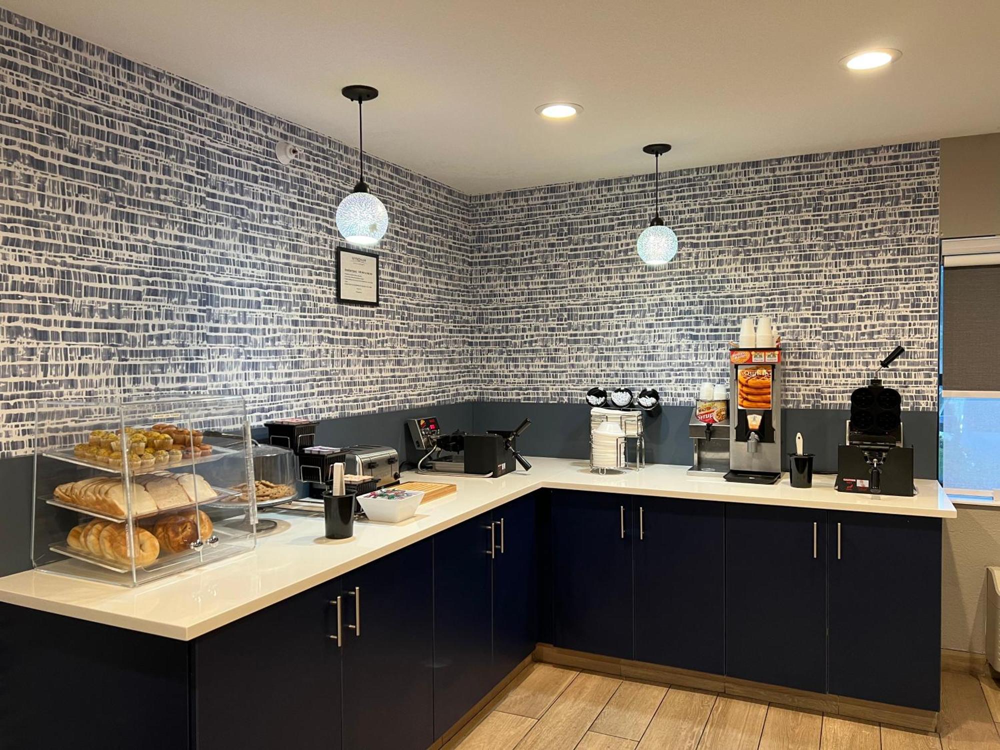 Americinn By Wyndham Glendale Milwaukee Whitefish Bay Extérieur photo