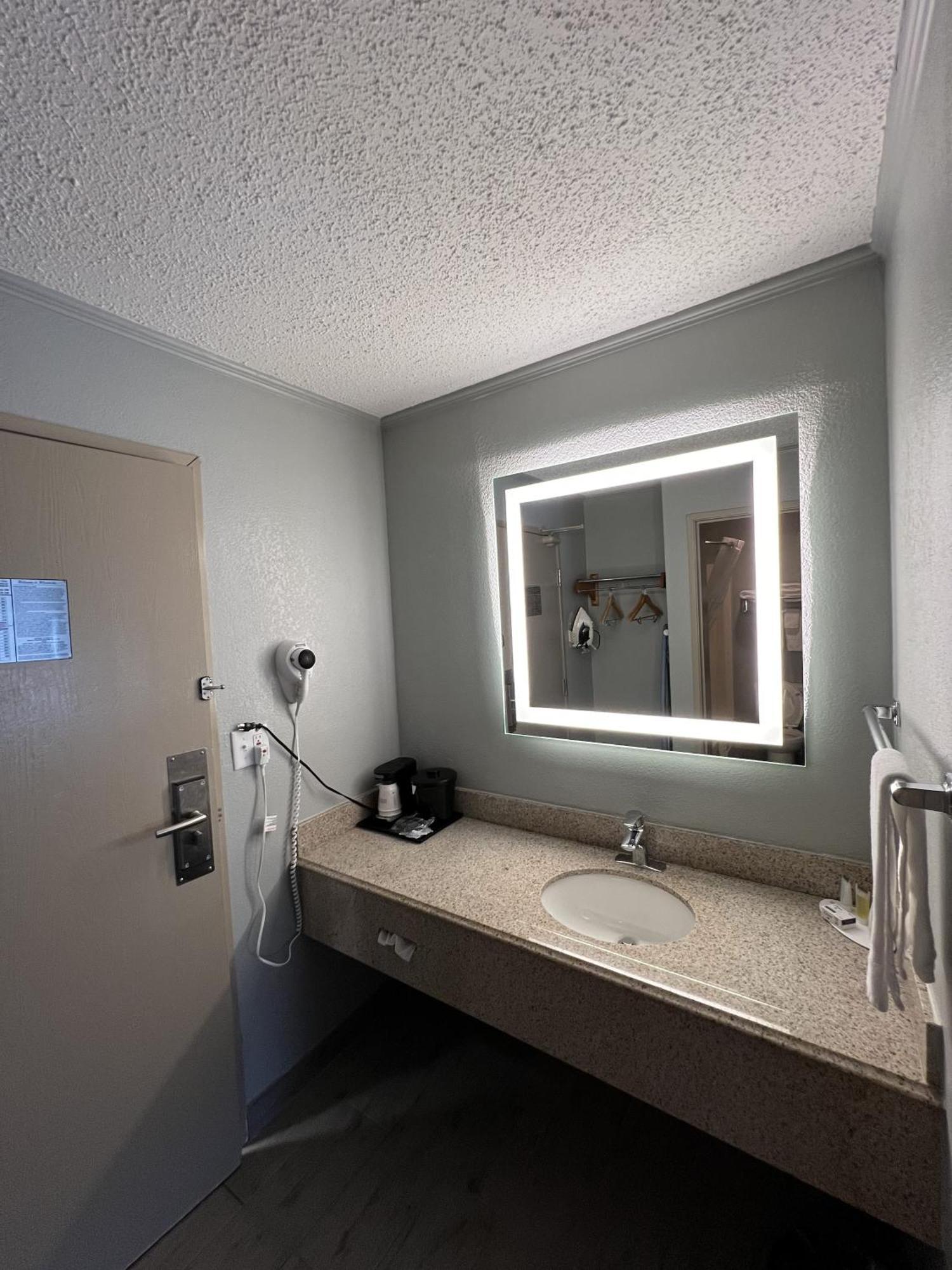 Americinn By Wyndham Glendale Milwaukee Whitefish Bay Extérieur photo